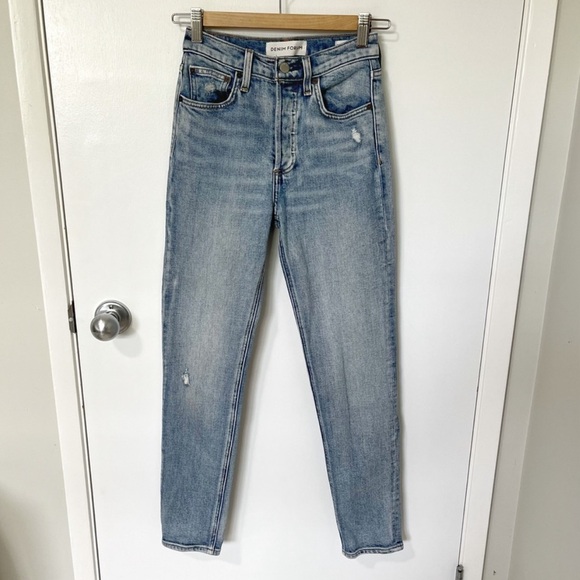 Aritzia Denim Forum The Yoko High Rise Slim Jean
Light Blue size 24 - Picture 6 of 16